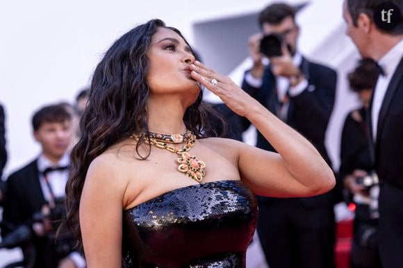 On considère effectivement Salma Hayek comme... Trop maigre, vraisemblablement, sur les photos qui circulent. Une démonstration de body shaming dont on se serait passé.