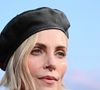 Cette femme, cette actrice, c'est Uma Thurman ! Et le film en question, dont elle est repartie tristement bredouille, n'est autre que Kill Bill. Dans le rôle de la Mariée, demeurée anonyme (The Bride), Thurman excelle, et parvient presque à devancer l'aura emblématique de Mia Wallace, le personnage inoubliable qu'elle interprète dans Pulp Fiction, du même Quentin Tarantino. Mais selon Charlize Theron, on ne l'a pas suffisamment applaudi.