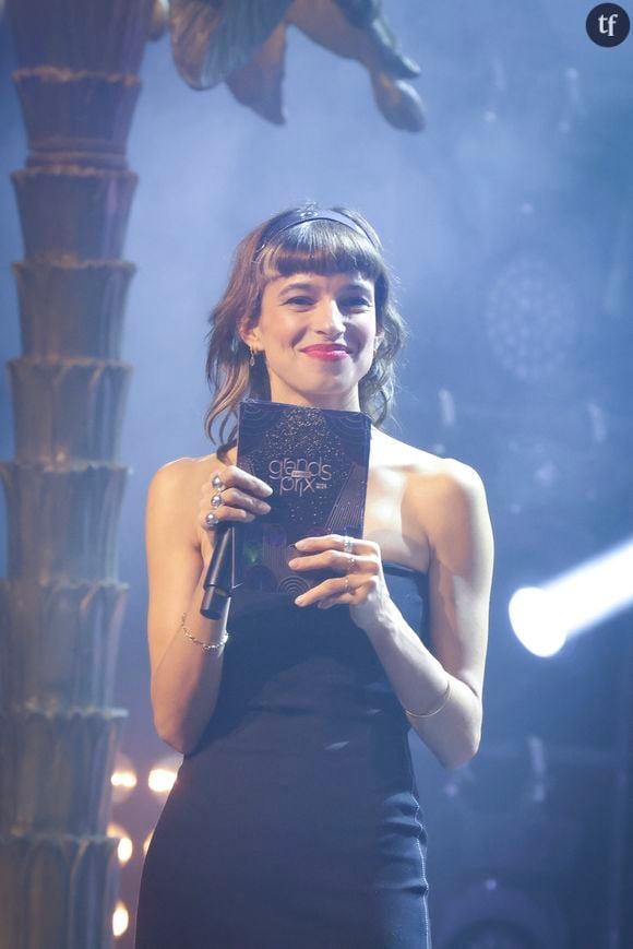 Et de développer sa réflexion auprès de la journaliste : "Dans les groupes la présence était également très masculine, et j'ai dû batailler pour ne pas être la seule femme au sein de L'impératrice !". Ce boys club justement, c'est précisément ce que Flore Benguigui dénonçait lorsqu'elle abordait les situations problématiques qu'elle avait pu constater concernant sa propre expérience.