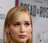 "Un autre désastre de la chirurgie esthétique hollywoodienne", "Qui est authentique et naturelle de nos jours ?", Oh non ! Elle est méconnaissable", "Elle a enlevé tous les traits de son visage qui lui donnaient du caractère et la rendaient unique et belle", "C'est tellement triste et ce n'est pas ce à quoi je m'attendais de sa part"