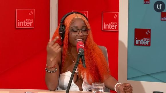 Mais la chanteuse, grande érudite et performeuse du "shatta", tradition musicale qui semble échapper à beaucoup d'auditeurs, n'a pas convaincu tout le monde lors de cette partition très physique : elle énerve les réacs et les partisans du "c'était mieux avant", un peu beaucoup boomers, qui fustigent à la fois sa tenue jugée "trop sexy" ou "trop sexuelle", et ses paroles, qui avec leurs évocations de l'intimité féminine ont engendré quantité de commentaires très... Masculins.