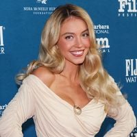 Sydney Sweeney à genoux devant un homme pour défendre sa campagne de lingerie : on en a marre ou pas ?