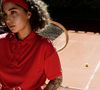 Le règlement de la fédération internationale de tennis (ITF) concernant les Grand Chelem interdit d'avoir plus d'un logo sur sa casquette, ce qui était le cas de la jeune joueuse de 17 ans dont la virgule Nike apparaissait aussi sur le devant.