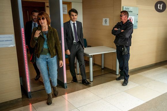 Voilà tout ce que l'on peut-on lire dans les nuées de commentaires nauséeux qui se cristallisent autour de quelques photos divulguées par le magazine Paris Match : on y voit Gisèle Pélicot aux côtés de ce qui semble être son nouveau compagnon. Le tout se retrouve dans un reportage sobrement intitulé : "Gisèle Pélicot : sa part du bonheur".