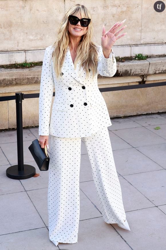 La pilosité féminine, le poil au féminin, est encore un non-dit aujourd'hui, en 2025. C'est tout à son honneur d'oser aborder la chose. Elle le fait avec un naturel désarmant. Une candeur que beaucoup ont fustigé, voyant là un art de ne rien dire ou de trop en dire. Il faut croire à en lire quantité de messages virulents qu'évoquer ses poils quand on est une femme, c'est trop. Alors lorsque l'on évoque les poils sur ses seins, cassant là bien des mythes sexistes de la "femme idéale" nourris aux diktats impossibles et aux injonctions façon industrie de la mode, retouches digitales, cela est trop énorme pour bien es messieurs trouvant l'ascension trop périlleuse.