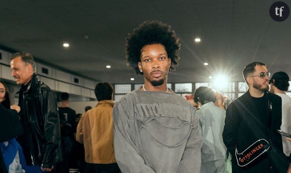 "Sa chanson est un aveu", "Un psychopathe" : la tournée de ce chanteur annulée après la découverte d'un cadavre dans sa voiture