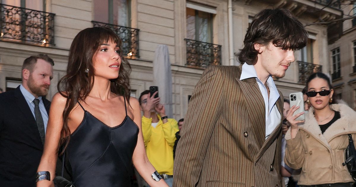 "Une fille de 29 ans qui sort avec un garçon de 20 ans, c'est de la folie" : la différence d'âge entre le fils de David et Victoria Beckham et sa petite-amie suscite la critique