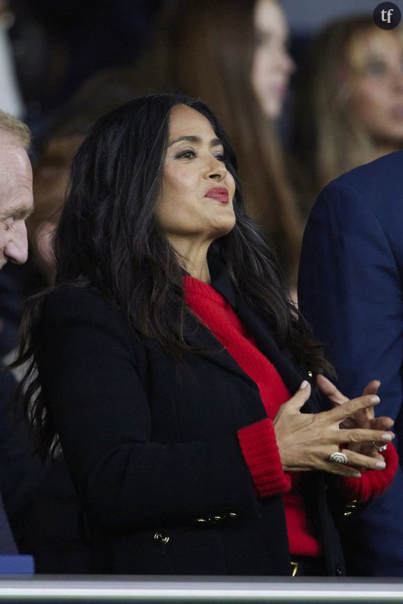 Les internautes par centaines insistent dans les commentaires, abondants, sur le sex appeal de l'égérie.  Salma Hayek de son côté envisage sa silhouette, et la mise en scène de son corps, comme une expression décomplexée de self love : ce mouvement sensiblement féministe consistant à s'assumer, revendiquer sa beauté naturelle, être fière de soi et de son corps, par-delà les injonctions et les pressions diverses.
