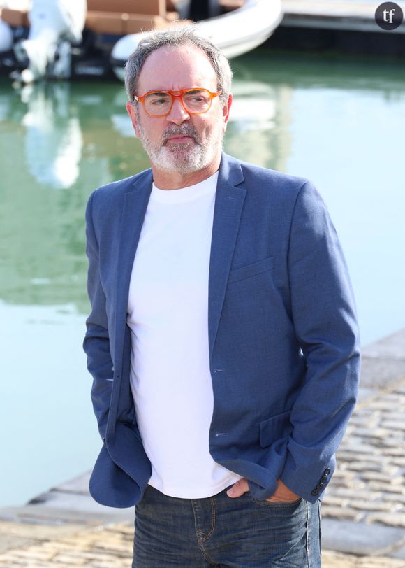 Met les termes justes. Et s'implique dans la lutte.