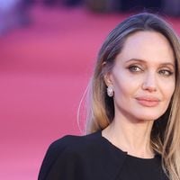 "Elle est notre icône" : Angelina Jolie dévoile pour la première fois les cicatrices de sa double mastectomie, les femmes la remercient
