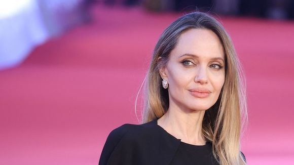 "Elle est notre icône" : Angelina Jolie dévoile pour la première fois les cicatrices de sa double mastectomie, les femmes la remercient