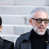 Cache tétons, perruque rose et mini-jupe : Narah Baptista célèbre le carnaval de Rio avec son compagnon Vincent Cassel de 30 ans son aîné