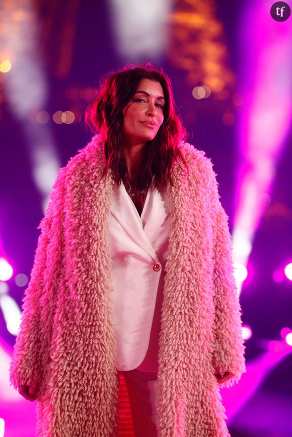 "Méconnaissable", "Trop étrange son visage", "C'est quoi ça ?", "Chirurgie", assaillent ces goujats et autres mufles. Ils auraient pu s'occuper de leurs fesses, mais non.