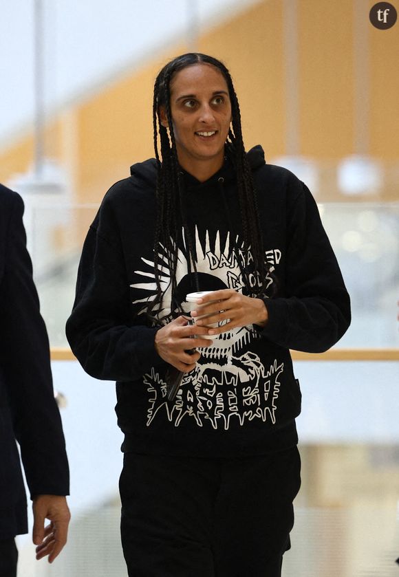 « Qu’on le laisse reposer en paix, merci ». C’est par ces mots que Roxane Depardieu a choisi d’illustrer une photo de son frère, Guillaume Depardieu, dans une story Instagram postée le 17 février 2026.