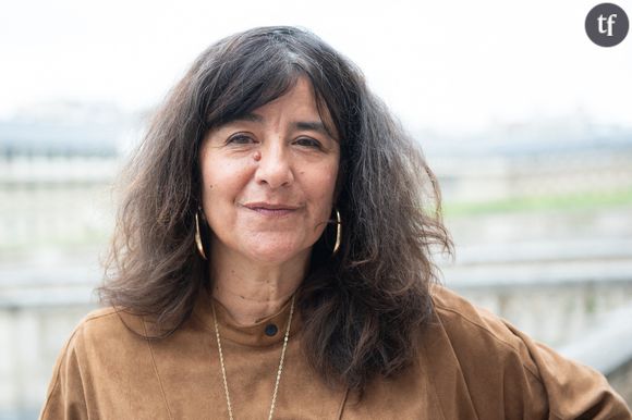 Sous l'interview de Trois couleurs, la fille de Richard Bohringer a déchaîné les misogynes. Nombreux disent ne pas avoir reconnu l'actrice et s'en prennent à son physique. "Qu'est-ce qui lui est arrivé ?", "Elle a pris cher", "Je l'avais pas reconnu, on dirait une mémère, elle a grossi", "Le coup de vieux. Pas cool la ménopause"... En d'autres termes, encore une bonne dose d'âgisme pour une célébrité féminine. 

Au-delà de l'âgisme et du body-shaming, difficile de ne pas voir beaucoup de sexisme dans ces critiques. Si la société considère que les hommes se bonifient au fil du temps, ce n'est pas le cas pour les femmes. Un double standard qui touche d’autant plus les actrices de cinéma, qui sont souvent réduites à leur physique et dépendent de leur apparence. 

Dans les commentaires, certains internautes n'hésitent pas à dénoncer cela : "Juste une actrice qui vieillit sans chirurgie, c'est vrai qu'on n'a pas l'habitude", "On a tellement l'habitude des actrices sous diktat de la chirurgie esthétique qu'on a oublié ce que c'était de vieillir", "Laissez chacun vieillir à sa façon. On juge toujours les femmes qui vieillissent mais comme par hasard jamais les hommes", "Je me demande toujours, si vous croisiez la personne, lui diriez-vous tout ça ?".