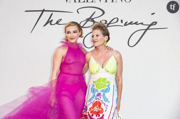 Trop certainement, pour les internautes, qui taclent ses derniers choix vestimentaires sur le tapis rouge... A chaque fulgurance fashion, la star de Midsommar, de Dune et du prochain Marvel, Thunderbolts* (l'astérisque compte), défraie la chronique et doit jongler entre réactions sexistes voire carrément misogynes dédiées à son corps et à sa sexualité, et accusations très people de "fashion faux pas" qui déshonoreraient sa stature prestigieuse.