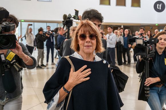 "Elle a vite fait le deuil, je trouve, c'est étrange", "c'est rapide, je trouve", commentent des internautes qui semblent se divertir face à ce diaporama. Oui, on parle bien de réflexions décochées à l'encontre d'une victime de viols...