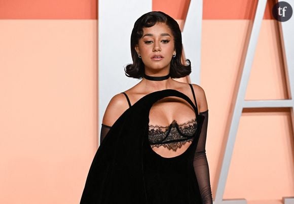 "Tellement hot", "une bombe" : Léna Situations pose en lingerie sexy sur Instagram et fait grimper la température