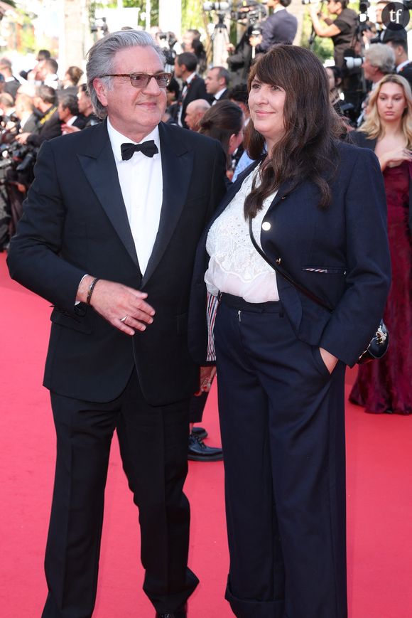 Dans les films français, il est courant que les mecs soient plus voire beaucoup plus âgés sur leur compagne. Dany Boon en sait quelque chose, paraît-il. Il n'est pas le seul. Un vieux trope que le female gaze rhabille pour l'hiver. Dans la vraie vie aussi, les hommes n'aiment pas sortir avec des femmes de leur âge.