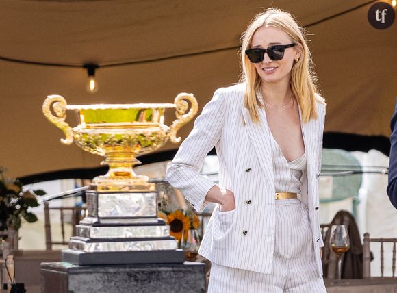 "Ils ont annulé leurs fiançailles à cause de moi" : Sophie Turner révèle avoir provoqué la rupture d'un couple phare de Hollywood... Emma Roberts et Evan Peters ?