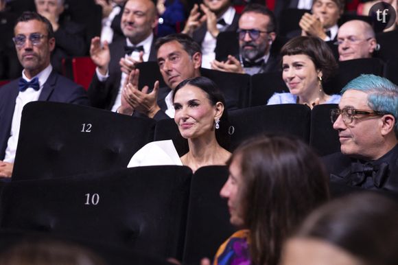 Demi Moore se rappelle avoir fait l'objet de grandes réticences en souhaitant tourner cette scène, suscitant remarques sur son corps, son apparence, son âge...