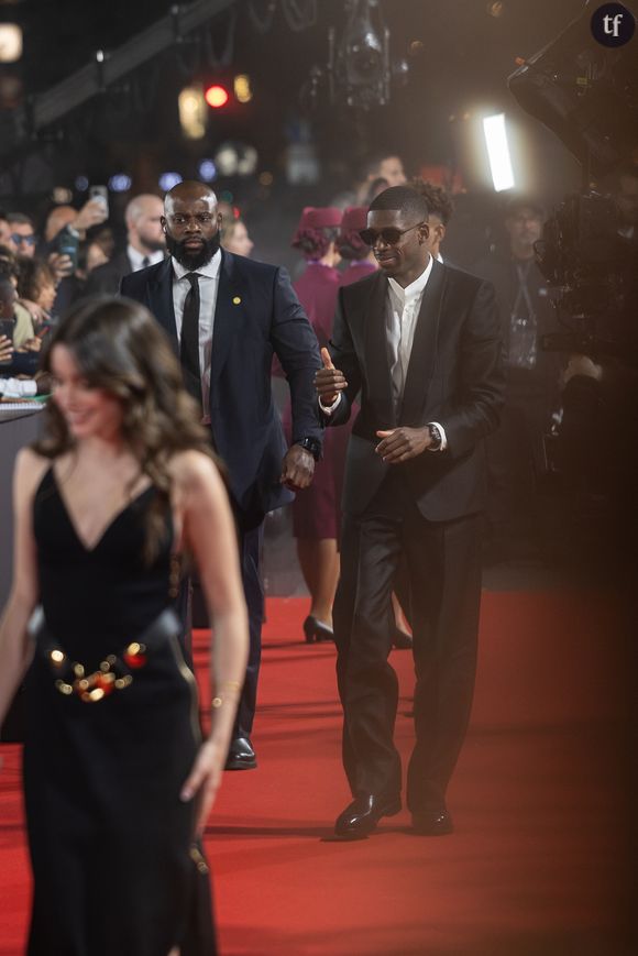 En recevant le Ballon d'Or, la star du PSG n'a pas caché son émotion. Au contraire ! Il a fondu en larmes. Remerciant sa mère, son meilleur ami de toujours, son agent... Tous ceux qui ont contribué à son succès.