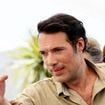 "Il est né avant la honte" : Nicolas Bedos pris à parti par des militantes féministes qui taguent sa maison d'édition
