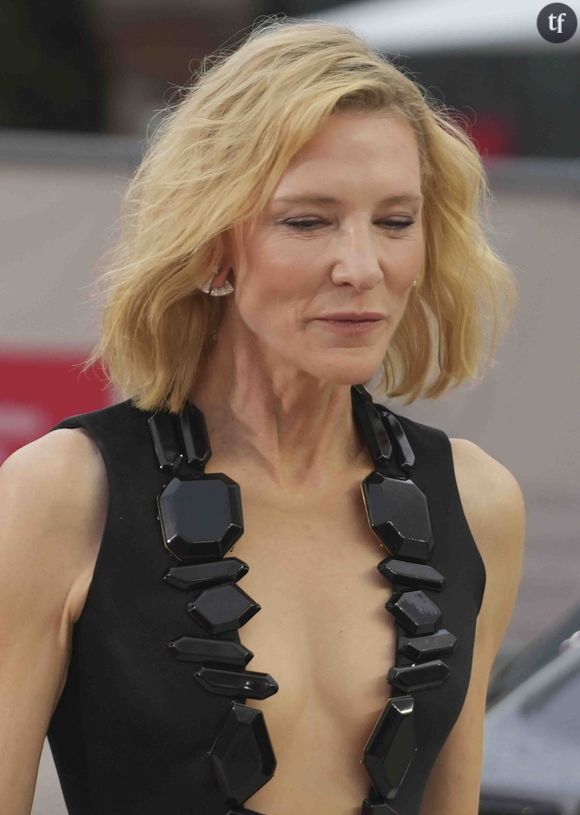 Elegante et sexy, et aux antipodes pourtant de la naked dress !