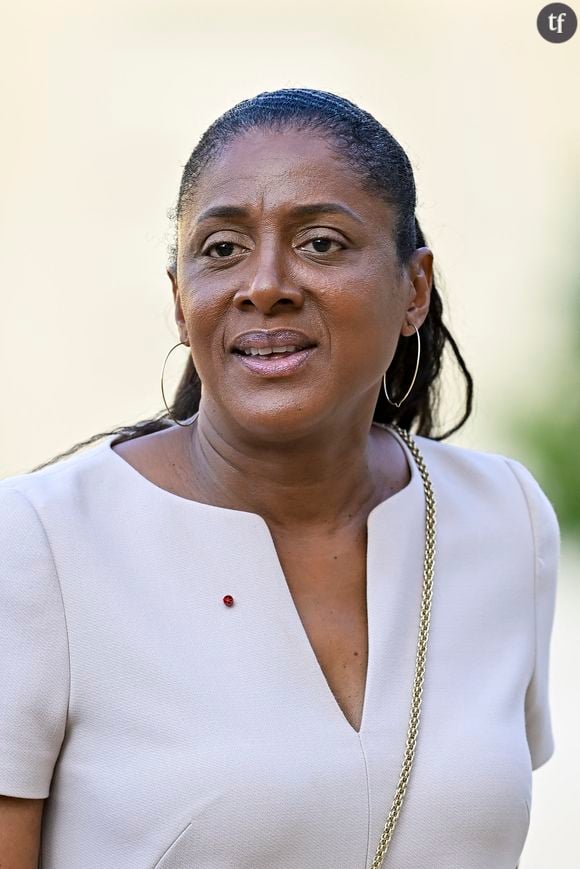 Elle en parle directement à Anne-Elisabeth Lemoine : "Les journalistes m'ont dit que j’avais de belles fesses et que c’était mieux de passer ça !"