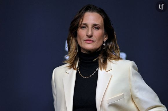 Camille Cottin critiquée sur son physique

Une fois n’est pas coutume, les haters d’Internet s’en sont pris au physique d’une célébrité, d'une femme. Après Virginie Efira ou Leïla Bekhti, c’est donc au tour de Camille Cottin d’être scrutée et critiquée. Alors que la comédienne apparaissait radieuse dans une tenue estivale, certains ont jugé judicieux d'y aller de leurs commentaires acerbes et recommandations : "Elle devrait refaire son nez", peut-on lire, tandis qu'un internaute écrit : "L'anorexisme est très mis en valeur dans ce pays".