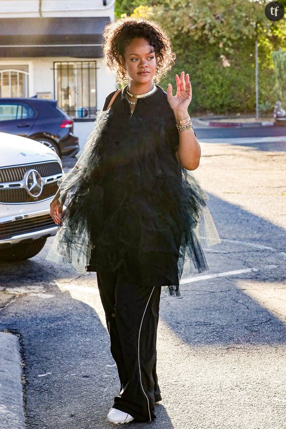 "Cette femme n'est pas Rihanna" : "Riri" s'affiche après son accouchement mais les haters ne connaissent pas le post partum