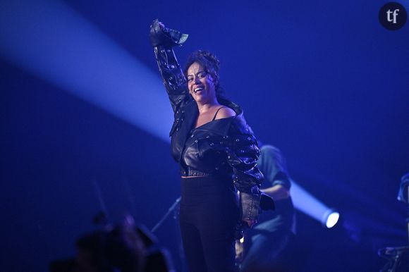 “Elle va pas rester vierge longtemps” : Amel Bent victime de sexisme et de misogynie, cette vidéo des années 2000 est insoutenable