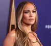 Les haters de Jlo semblent toutefois moins nombreux que ses fans qui rivalisent de compliments pour la décrire et ne cachent pas leur "impatience" d'aller la voir au cinéma.