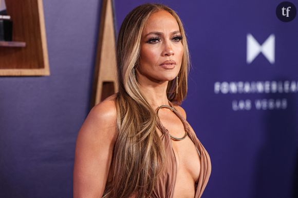 Les haters de Jlo semblent toutefois moins nombreux que ses fans qui rivalisent de compliments pour la décrire et ne cachent pas leur "impatience" d'aller la voir au cinéma.