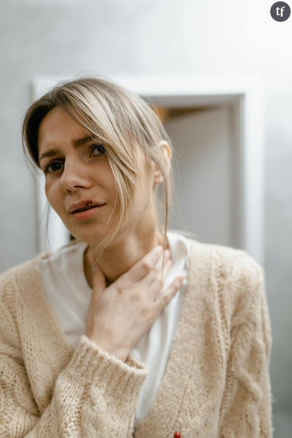 Ce qui choque plus que tout ? Le retournement patriarcal dans tout ce qu’il a de plus débile : “Dans une société, dans un monde, où tout prouve que ce sont les femmes qui ont raison d’avoir peur des hommes”.