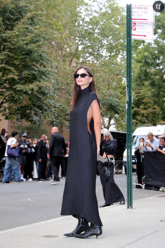 "Si sensuelle" : EmRata pose en lingerie ultra sexy et déclenche les passions sur les réseaux sociaux