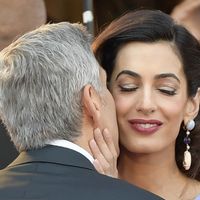 "Donne lui à manger George", "C'est un squelette" : Amal Clooney "trop maigre" ? La star victime de "skinny shaming"