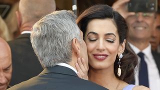 "Donne lui à manger George", "C'est un squelette" : Amal Clooney "trop maigre" ? La star victime de "skinny shaming"