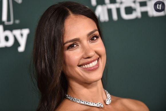 Jessica Alba, 44 ans, s'affiche en bikini string sexy avec son copain de 10 ans de moins... Et ça fait réagir Internet !