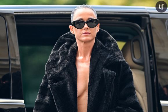 "Hot", "What the fuck" : cette chanteuse en couple avec ce premier ministre ? Les fans choqués par ces photos "sexy" en maillot de bain