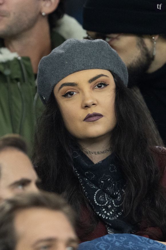 "Je cherchais son approbation pour tout, tout le temps. J'ai été trompée, manipulée, humiliée, réduite au silence en me faisant croire que j'étais folle. Je l'ai découvert qu'elle s'était arrogée le droit de choisir à ma place et même de signer des documents à ma place, qu'elle utilise aujourd'hui pour tenter de me réclamer de l'argent.", fustige Hoshi.