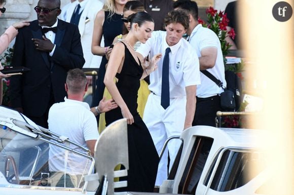 "Il a oublié son lifting !","des implants capillaires !" : Leonardo DiCaprio devient la risée d'Internet avec cette photo au mariage de Jeff Bezos et Lauren Sanchez