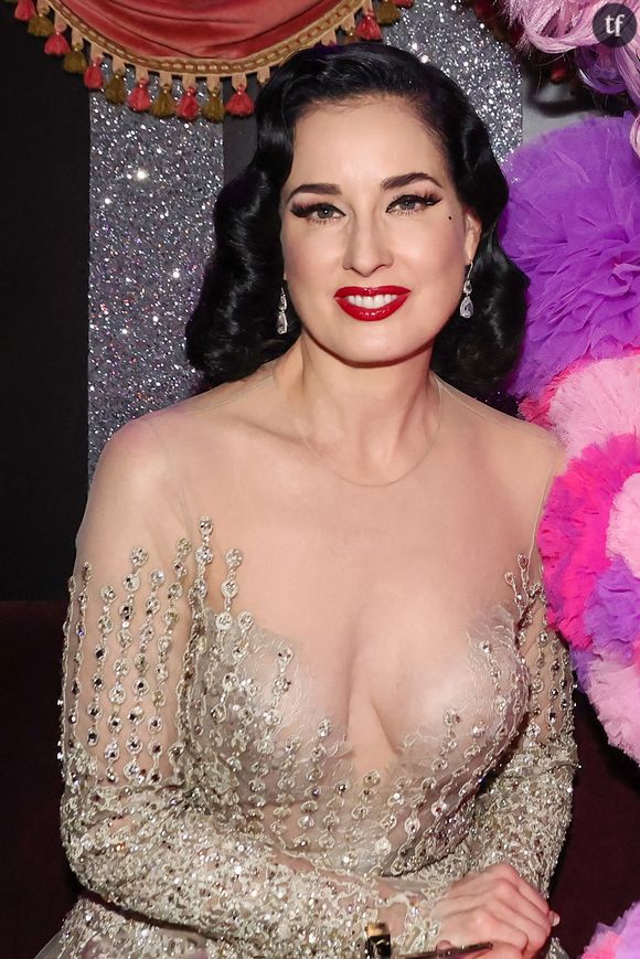 Dita Von Teese impressionne ses millions de fans.