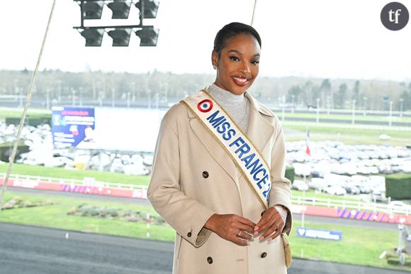 Elle est la première miss Martinique couronnée et la première miss à se présenter et à être élue à plus de trente ans.