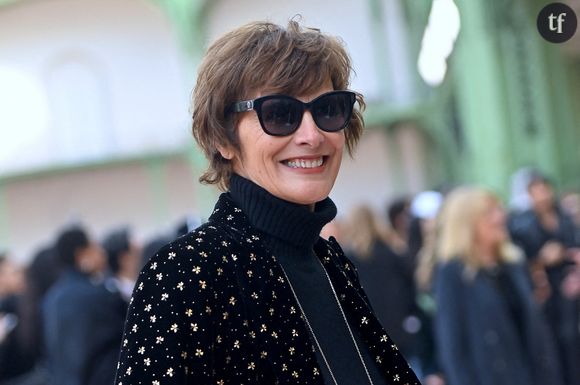 "Je n'hésite pas à en parler"

Inès de la Fressange n'hésite pas à faire l'éloge de ses filles, Nine et Violette. Mais la maternité n’a pas toujours été une évidence pour la journaliste, ex-mannequin et autrice. Interrogée par La Tribune dimanche, ce 23 novembre, elle est revenue sur un chapitre douloureux de sa vie. "J’ai dû perdre six enfants à la suite de fausses couches", a révélé la figure iconique de la Parisienne. À 68 ans, elle refuse d’en faire un sujet tabou. "Je n’hésite pas à en parler car lorsque ça vous arrive, nous sommes dévastées et surprises, alors que c’est malheureusement très courant", confie-t-elle. En effet, en France, une grossesse sur quatre se solde par une fausse couche dans les vingt-deux premières semaines d'aménorrhée. Les célébrités sont de plus en plus nombreuses à briser ce tabou, à l'image de Sharon Stone, Chrissy Teigen ou encore Beyoncé.