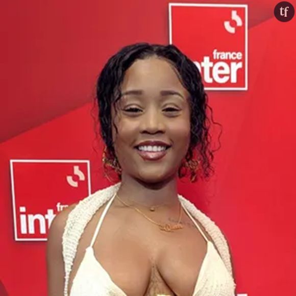 "C’est étrange parce que la voir vêtue comme ça me fait penser que cette façon d’être soi-même sans s’excuser est hyper rafraîchissante. Les générations d’avant se fondaient dans la masse mais des gens comme Maureen", commente contre toute cette haine un internaute beaucoup moins sexiste.