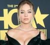 En couv' du très fashion et hype W Magazine, indispensable des artistes dans le vent et des créateurices de mode, l'une des stars les plus influentes de sa génération, actrice, productrice, égérie mode, se dévoile sans filtre dans une longue interview et une séance photos audacieuse. Elle y revient sur son rapport au sexe, à son corps, et se métamorphose en clichés.
