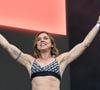 Au sein des Spice Girls, chaque chanteuse avait sa spécificité. Mel C était la sportive du groupe. Et ça se confirme toujours des années plus tard. Melanie Chisholm a ravi ses fans en dévoilant son corps sculpté sur la plage de Bondi à Sydney. Dans les commentaires, on peut lire : "Comment peut-elle être la même qu’il y a 30 ans ?", "51 ans. Bon sang ! L’étiquette « Sporty Spice » n’a jamais eu autant de sens" ou encore "Elle a l’air forte".

La star partage régulièrement ses entraînements sur son compte Instagram, qui réunit plus d’1 million d’abonnés, entre séances de musculation, Pilates et running. Récemment, elle a d'ailleurs filmé sa séance de sport outdoor à Bondi beach.