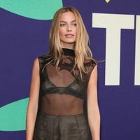 Margot Robbie se dévoile en naked dress : entre élégance et audace ?