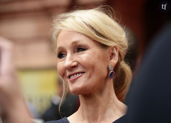 "Hyper haineuse", "ça craint tellement" : JK Rowling scandalise encore avec ce tweet très polémique